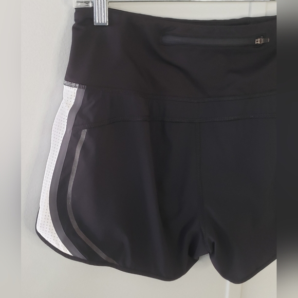 Athleta Black and White Acceleration Running Shorts 3.5" - Picture 7 of 14